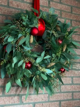 Kerstkrans natuur/goud/rood